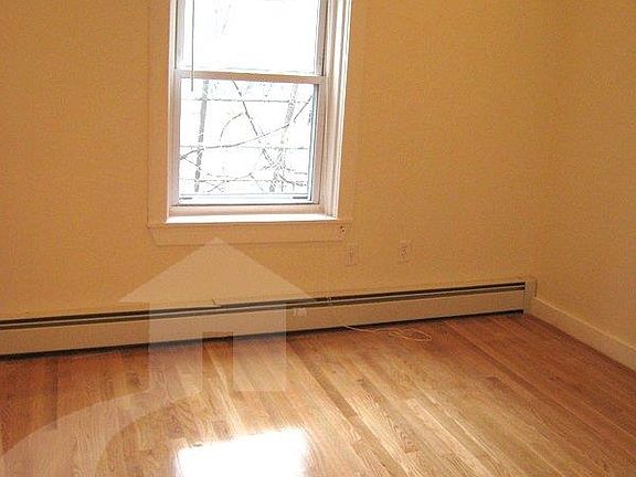 4th image of 304 Highland Ave