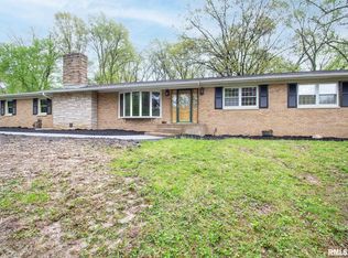 337 Valley Dr, Geneseo, IL 61254