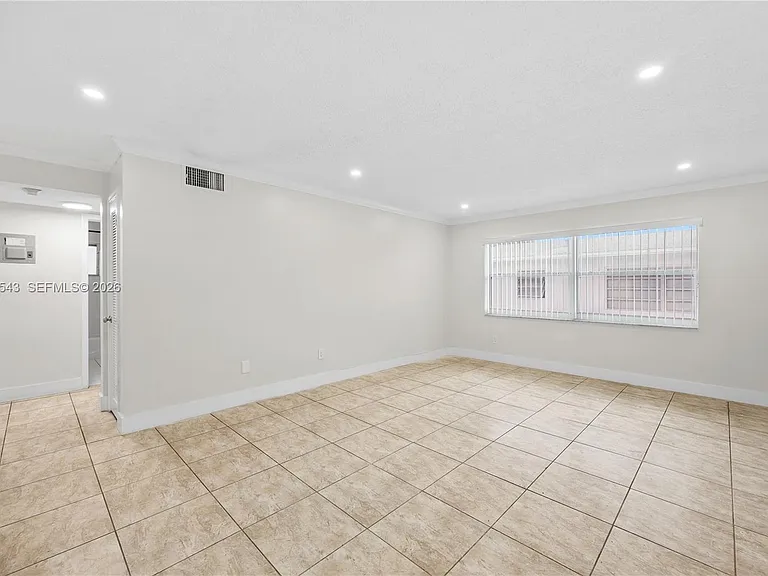 5141 Hollywood Blvd #209 — Photo 10