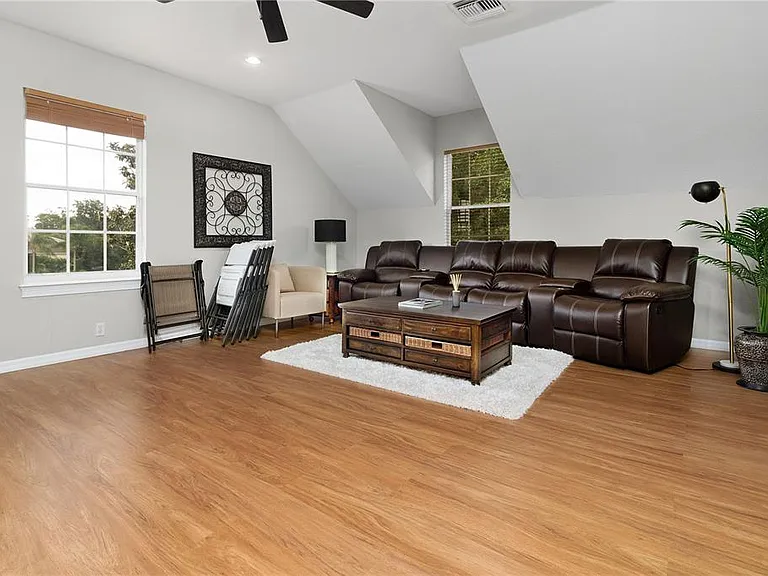 216 Eastpark Dr — Photo 53