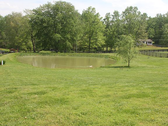 5th image of 10341 Lanes Farm Ln