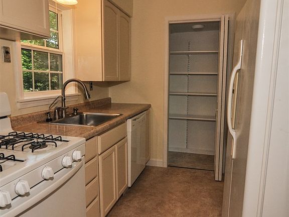 5th image of 1801 Garden St