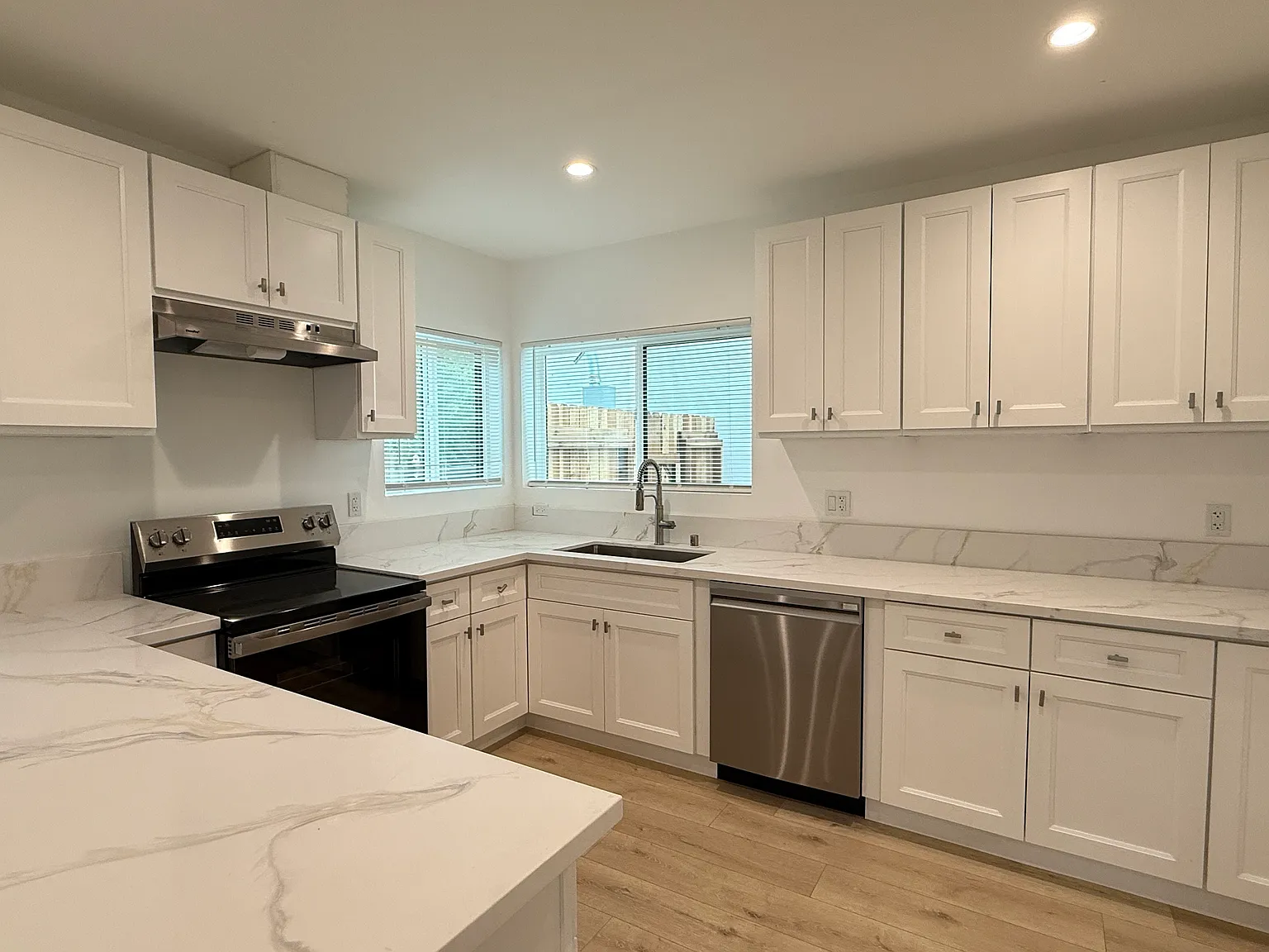 2 bed, 860 sqft, $2,850 — Photo 3