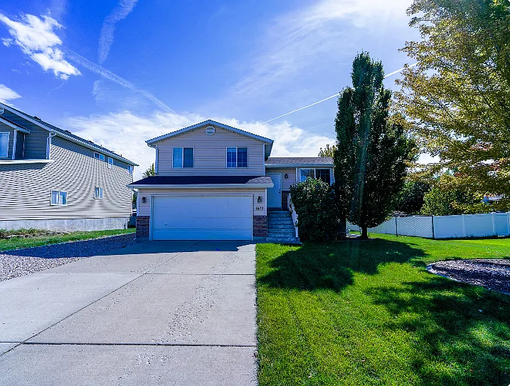 4 bed, 1643 sqft, $2,220 — Photo 1