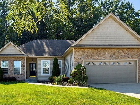 2nd image of 1142 Bowen Dr W