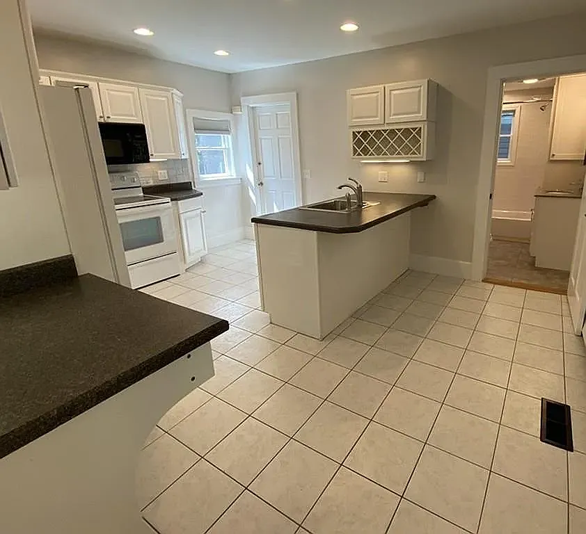 2 bed, 1000 sqft, $2,850 — Photo 3