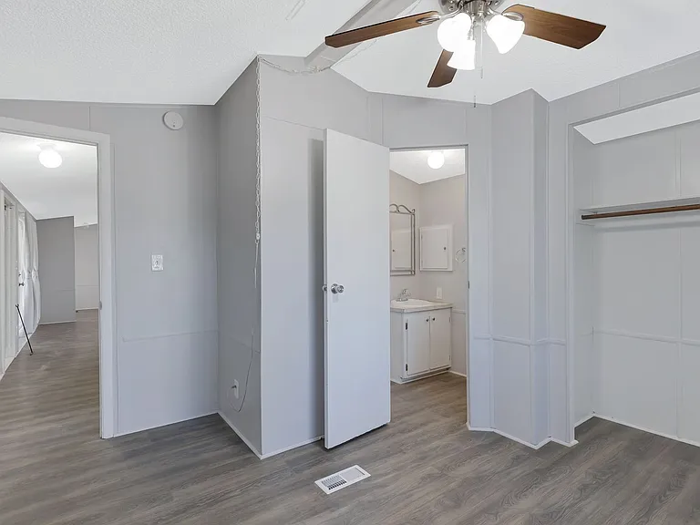 755 W Dewey Ave — Photo 7
