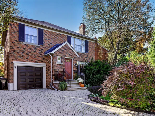 27 Armour Blvd, Toronto, ON M5M 3B9