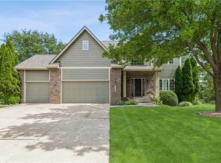 5699 Foxboro Rd, Johnston, IA 50131