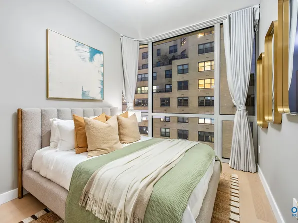 250 East 25th Street image 16 of 32