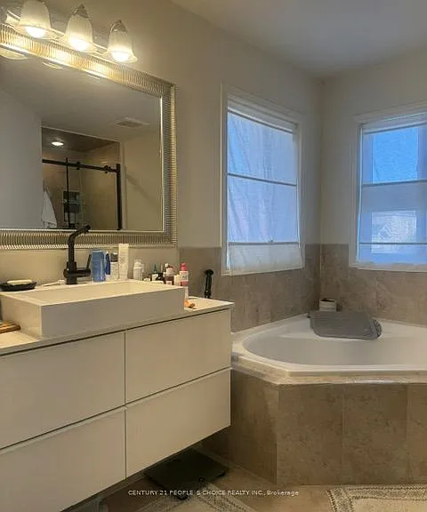33 Mansbridge Cres — Photo 40