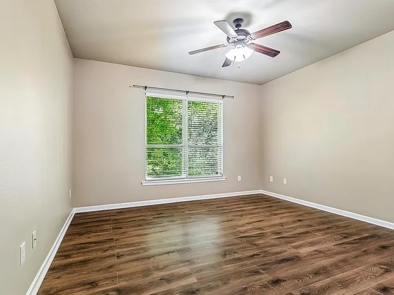605 Whip St — Photo 8