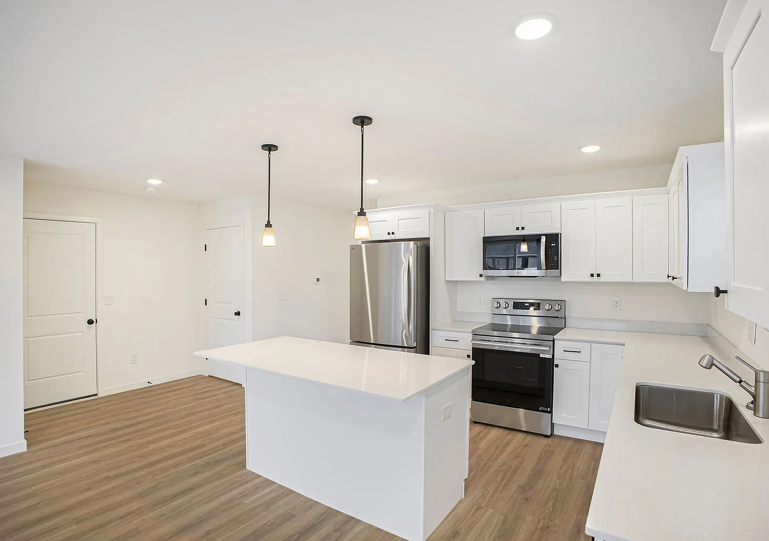 New Construction - Take advantage of this exclusive offer and enjoy a reduced security deposit of... — Photo 3