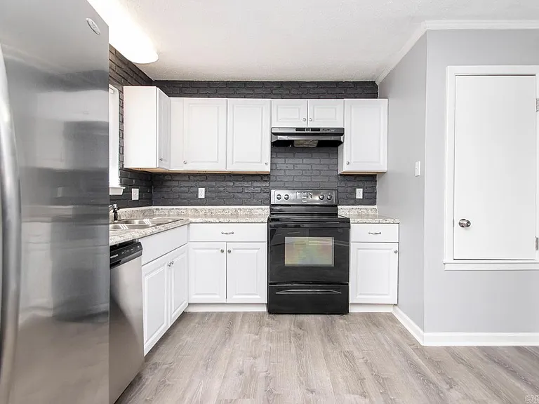 63 Robinson St — Photo 13