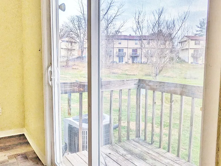 534 E Graham Pl — Photo 6