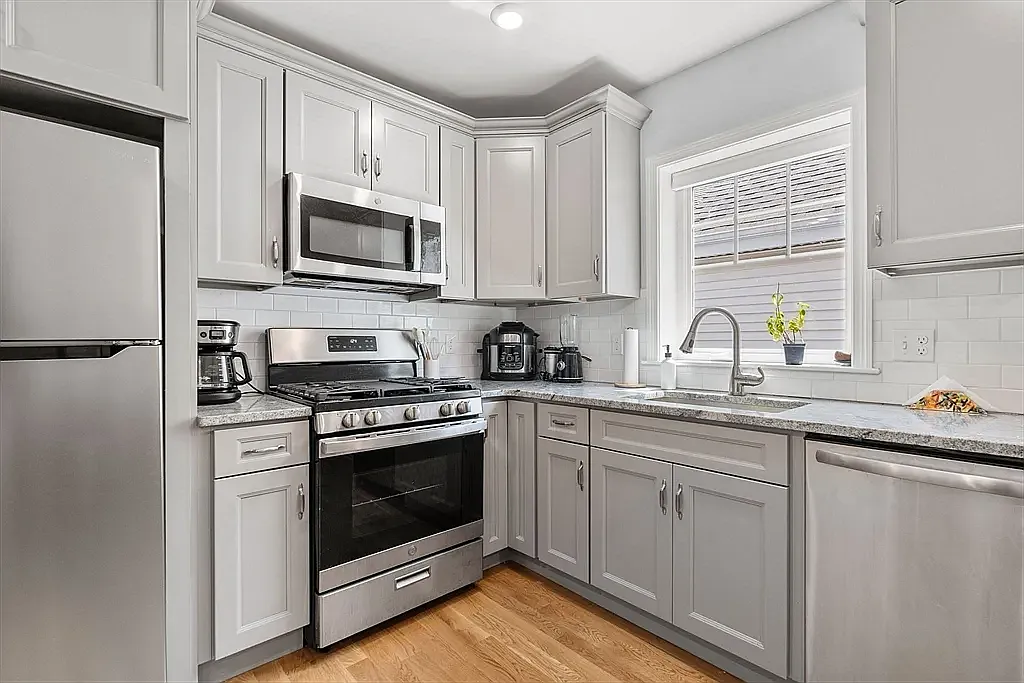 2 bed, 9999 sqft, $3,000 — Photo 3