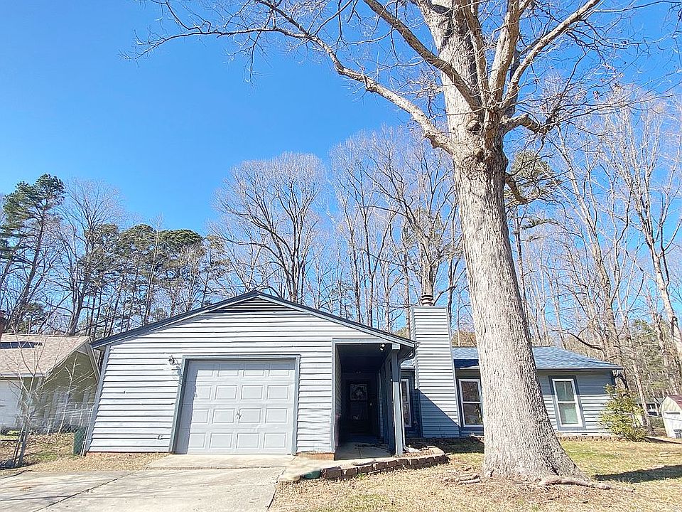 Front of home with huge oak 