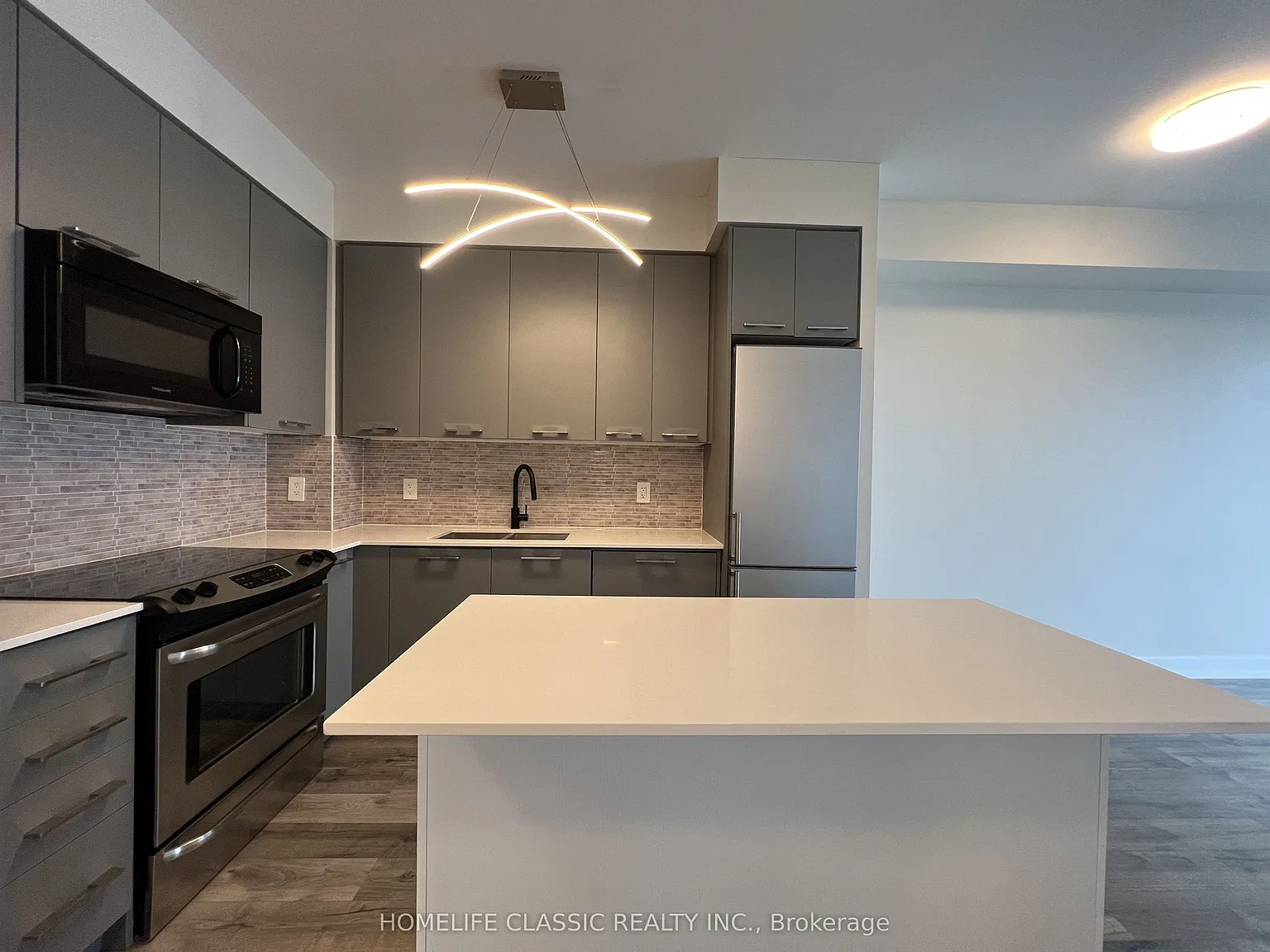 2 bed, $2,400 — Photo 4