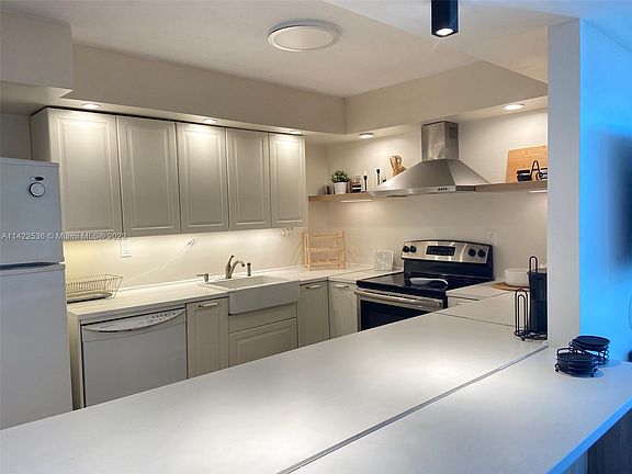 3rd image of 2001 Atlantic Shores Blvd APT 510