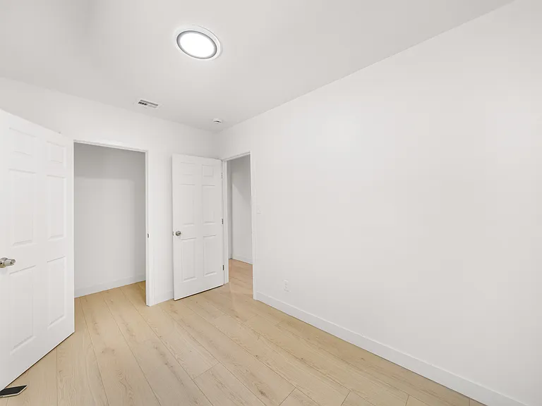2035 Las Colinas Ave — Photo 29