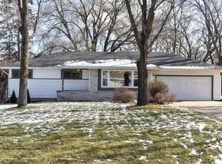 W150N6116 Pocahontas Dr, Menomonee Falls, WI 53051