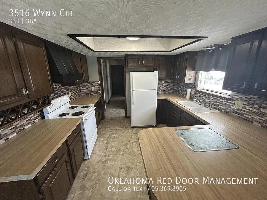 Section 8 Approved : Spacious 3 Bed 2.5 Bath For Rent ! — Photo 3