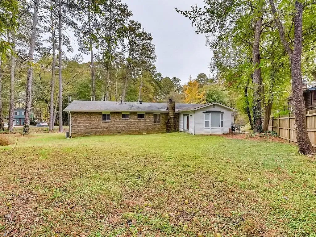 3 bed, 2017 sqft, $2,020 — Photo 3
