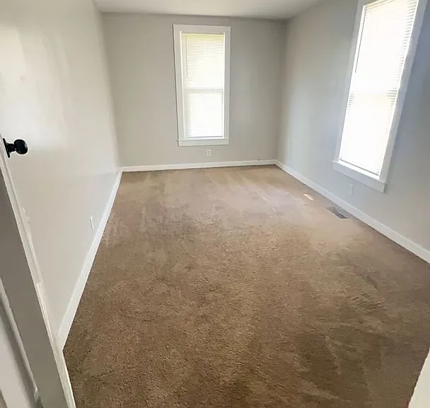 2918 S Vine St — Photo 4