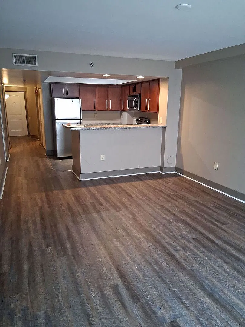 Lake Plaza Condominiums 3BD/2BA for$3600/month - Sign NOW & move in 8/11/27! — Photo 3