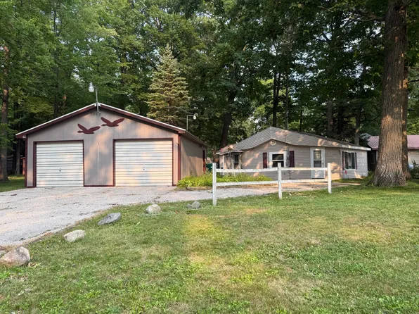5256 Blueberry Dr, Harrison, MI 48625