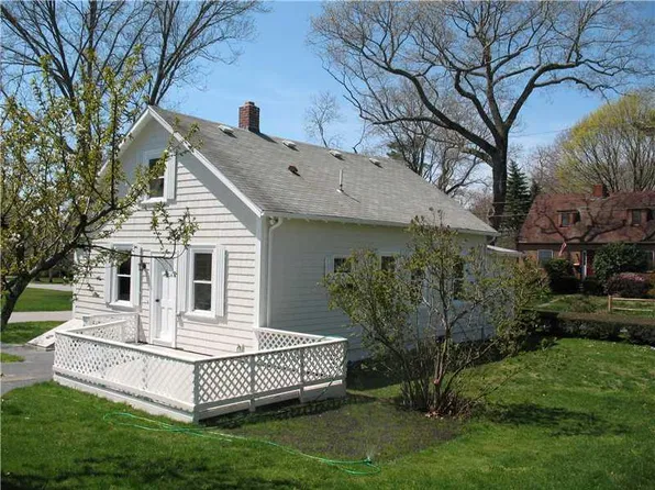 78 Walnut Rd, Barrington, RI 02806
