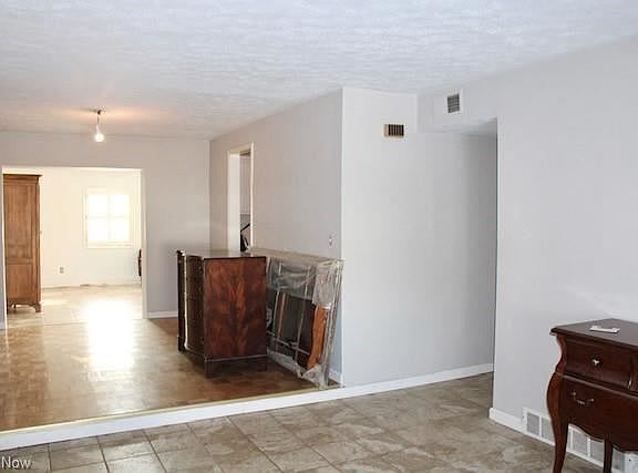 5th image of 560 Hemlock Dr