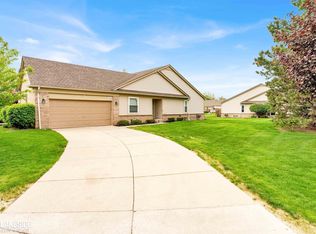 34267 Birchway Cir, Sterling Heights, MI 48312