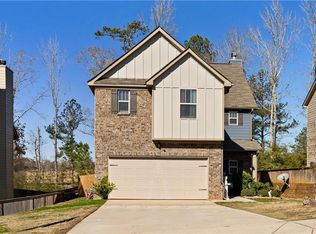 1053 Hartwell Rd, Locust Grove, GA 30248