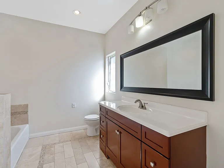 3911 Prospect Ave — Photo 40
