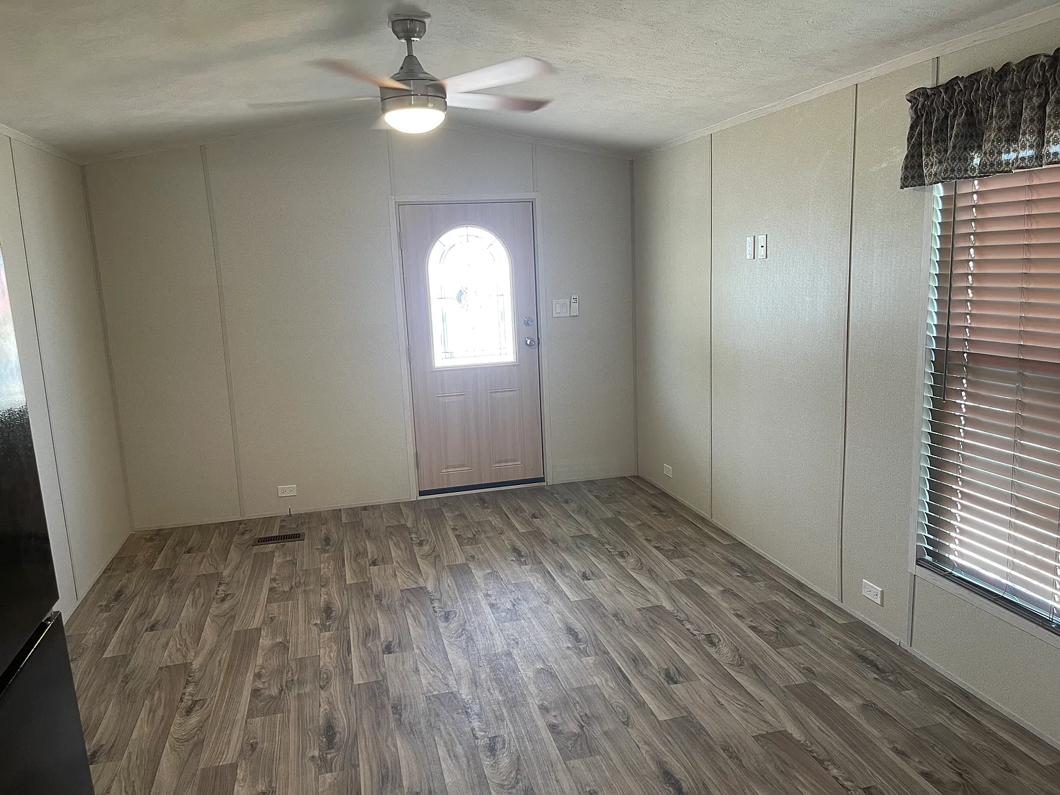 1 bed, $1,000 — Photo 3