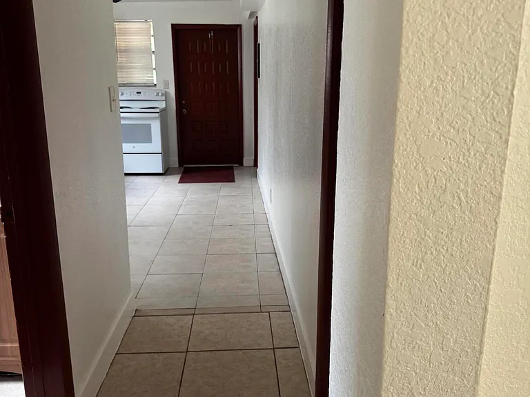 2221 NW 6th Ct — Photo 11