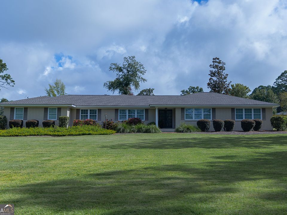 1st image of 300 Lewis Dr