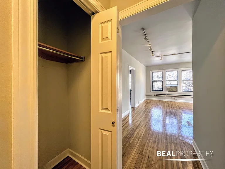 3720-28 N Pine Grove Ave — Photo 35