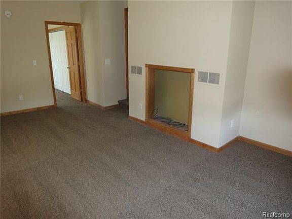 5th image of 409 N Ann Arbor St