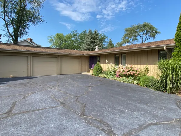 1736 Beachview Ct, Crown Point, IN 46307