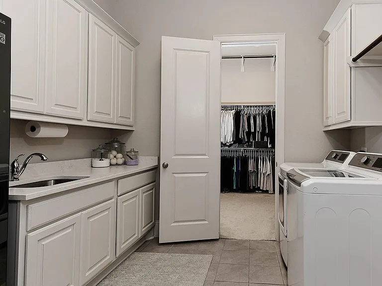 114 Crescent City Dr — Photo 18