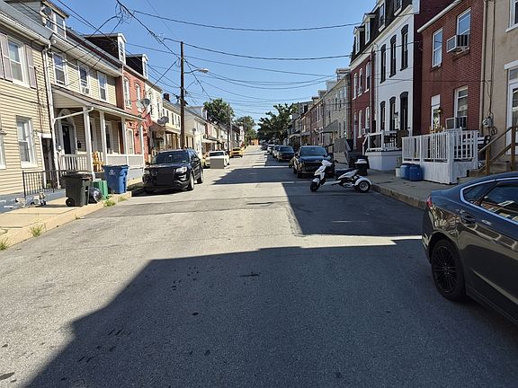 4th image of 210 Perry St