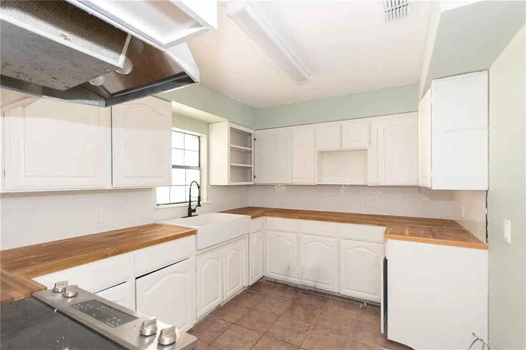 3 bed, 1.0 bath, 1249 sqft, $1,400 — Photo 3