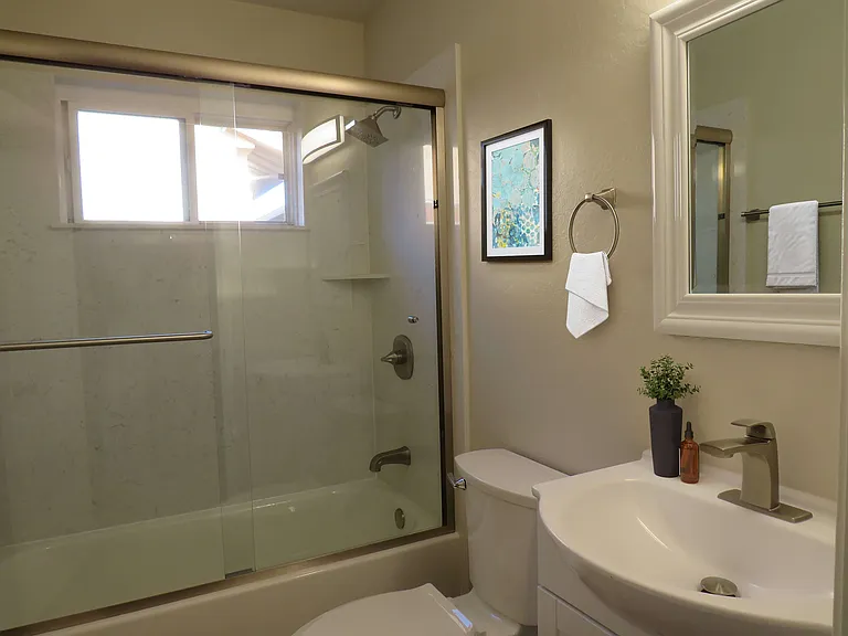 2x1.5 Bathroom 2x1.5 Bathroom