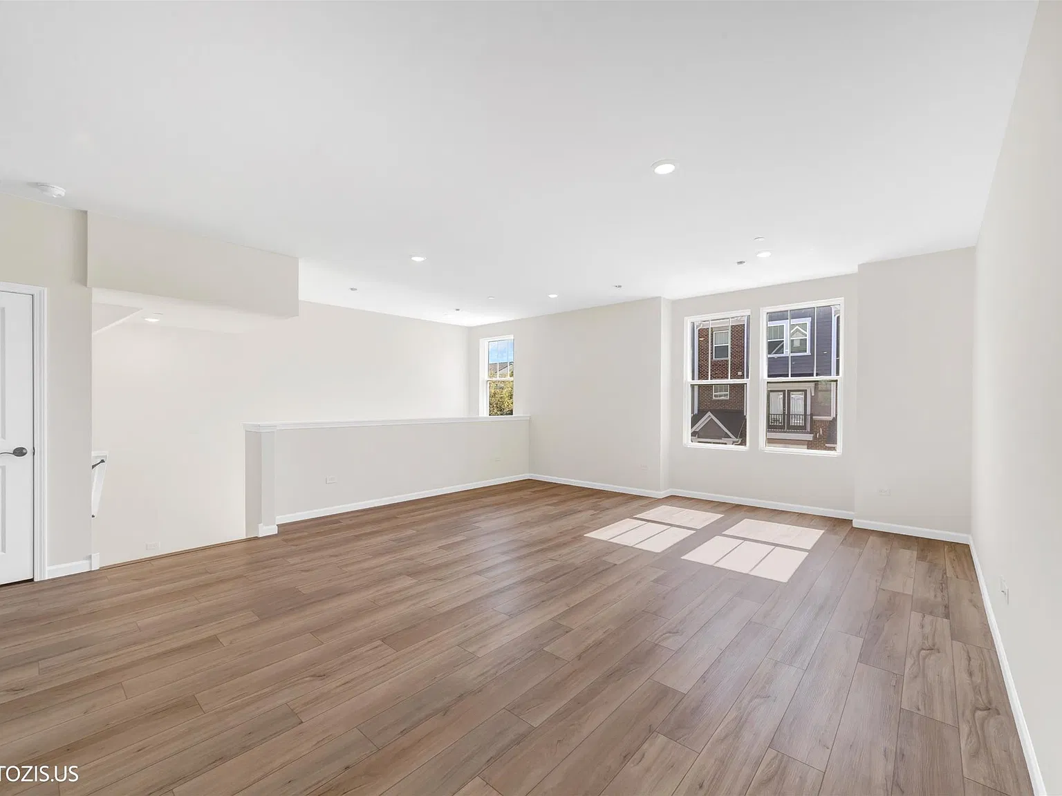 4 bed, 2.5 bath, 2402 sqft, $4,500 — Photo 3