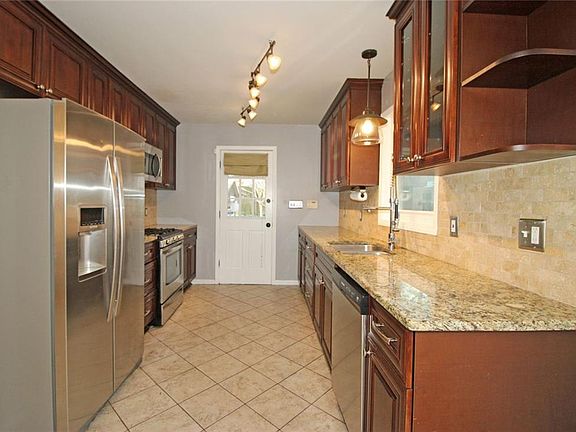 4th image of 456 Plantation Rd SW