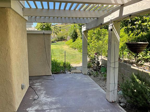 backyard patio with great atmosphere and access to Greenbelt