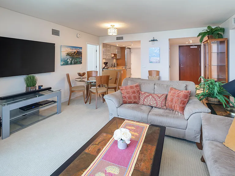 1177 Queen St #4106 — Photo 4