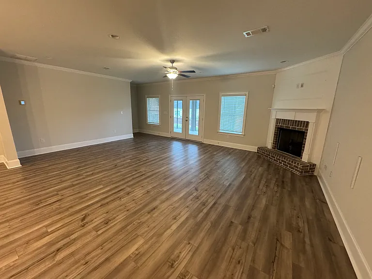 652 Charleston Mills Dr — Photo 2